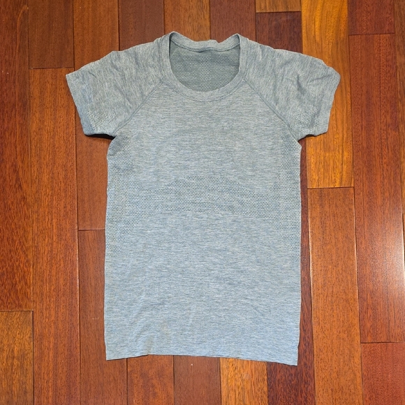 Lululemon Swiftly Tech Short-Sleeve Shirt 2.0 Size 6 grey/green - Picture 1 of 5